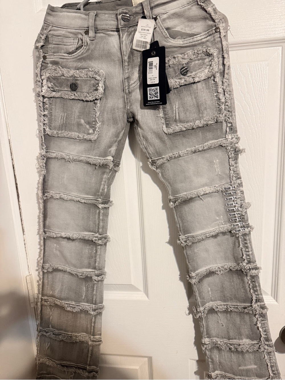 Men's Distressed Light Gray Frayed Detail Jeans